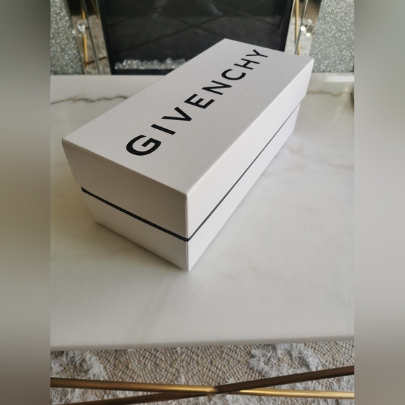 Givenchy box (empty) - Picture 3 of 4